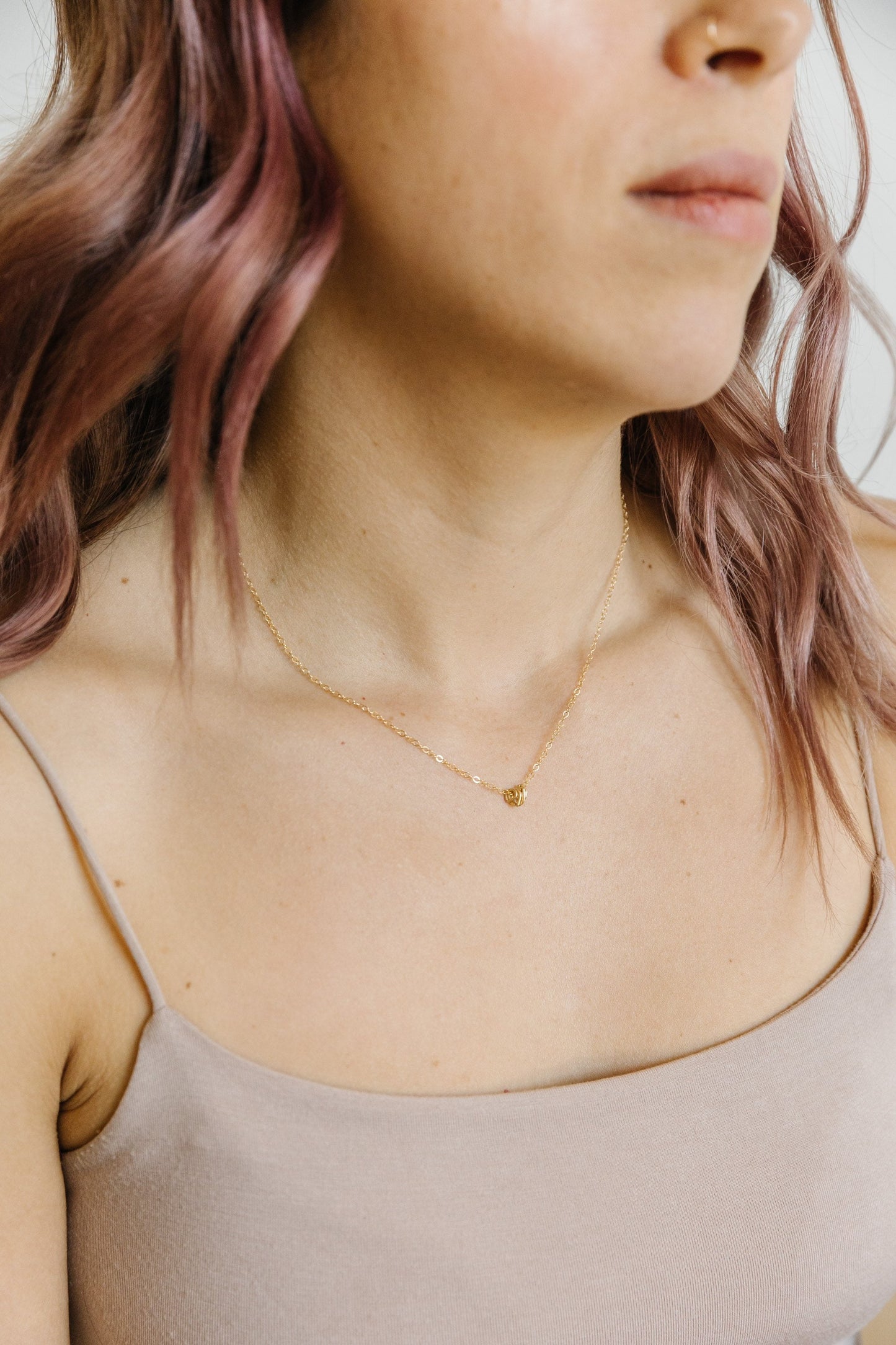Gold circle pendant necklace