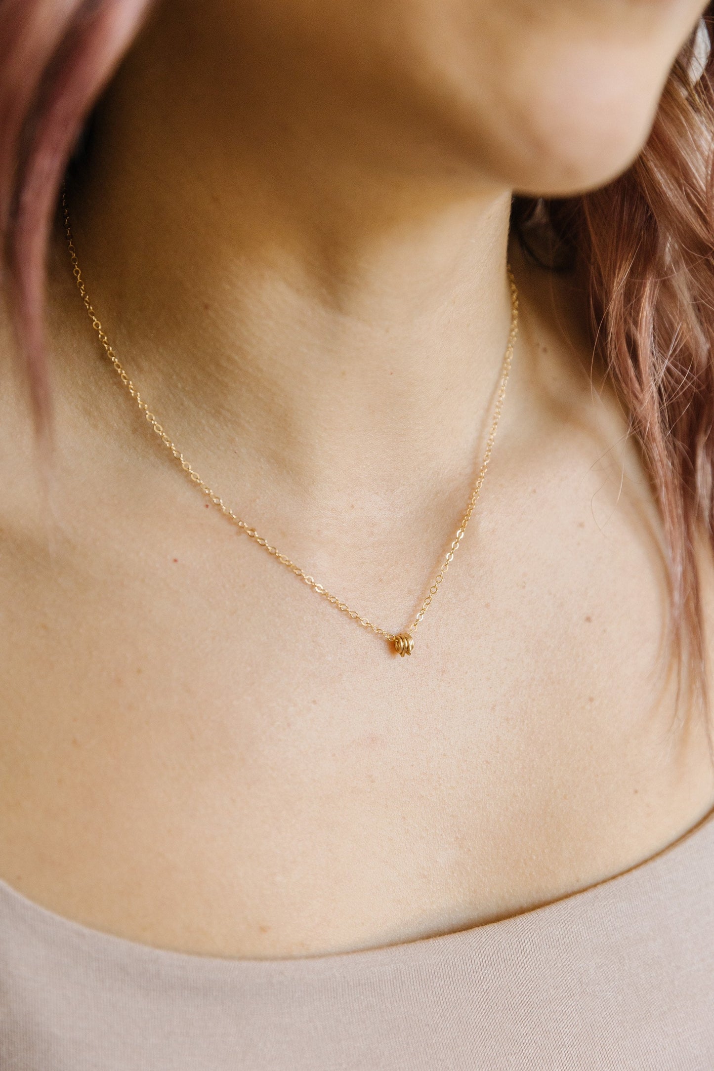 Gold circle pendant necklace